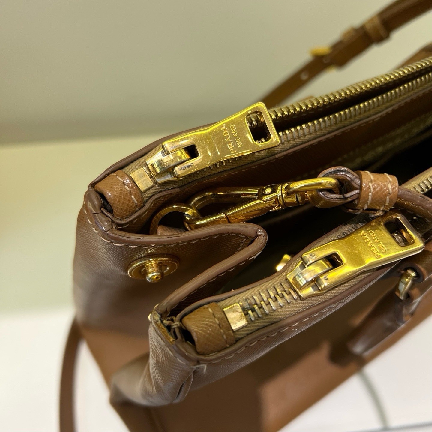 Authentic Prada Caramel Saffiano Leather Galleria Tote Bag Front Pocket Gold