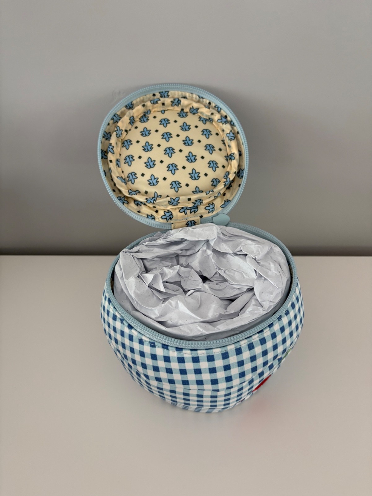 Vera Bradley NWT Cherry Cosmetic Pot in Cotton CHERRY PICKING Blue/White
