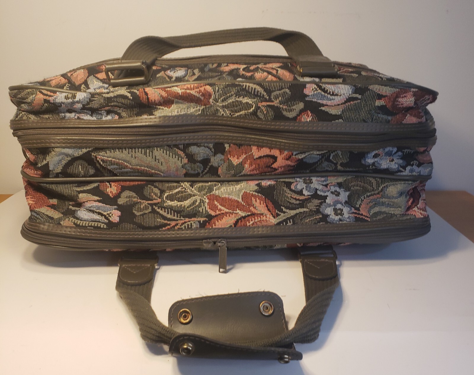 VTG Jordache Carry On Garmet/Tote Bag Floral Tapestry Outer Pocket 20″x12″x8.5″