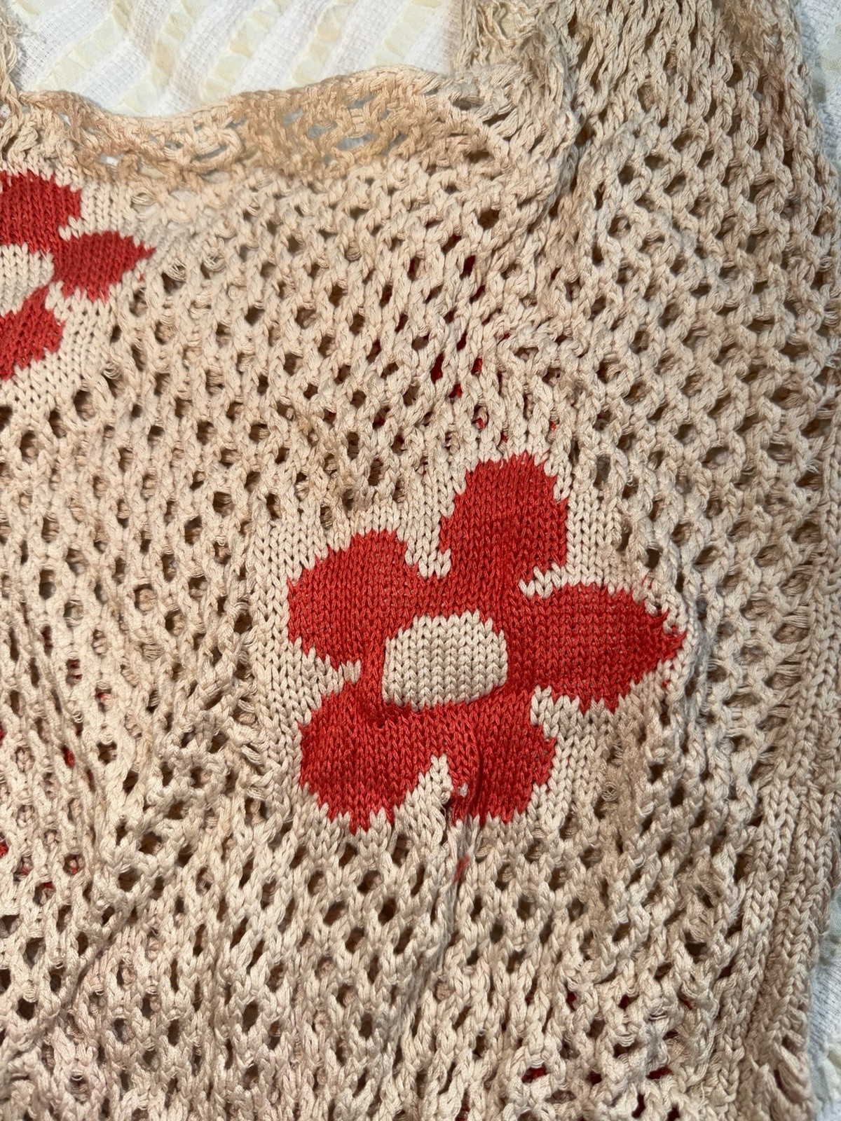 Beige Knit Mesh Tote Bag with Red Flower Design – Handmade Crochet Shoulder Bag