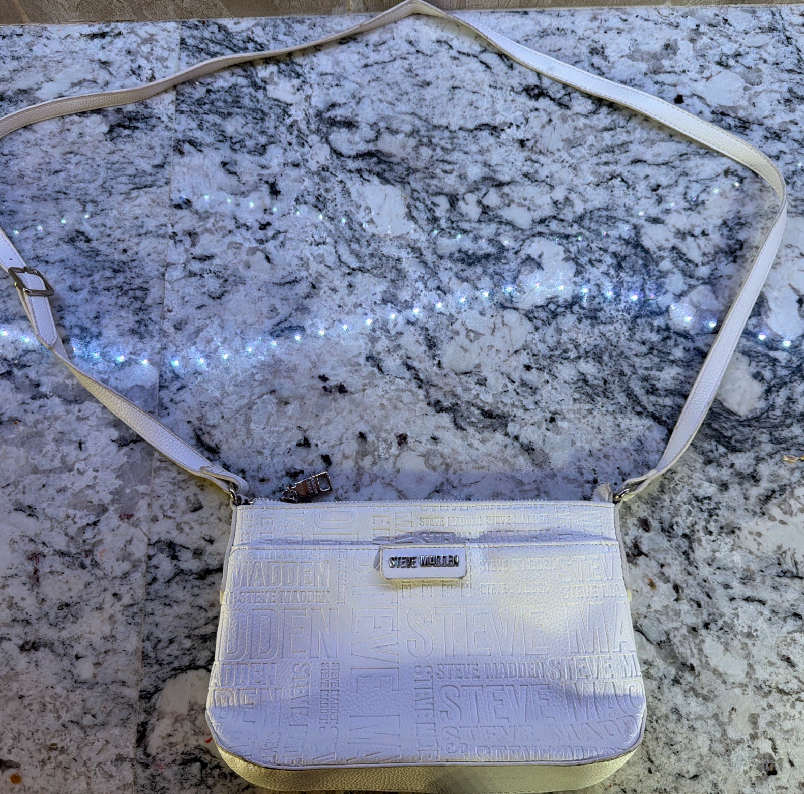 STEVE MADDEN White With Silver Zipper Hand Held Purse Handbag 11in x 9in