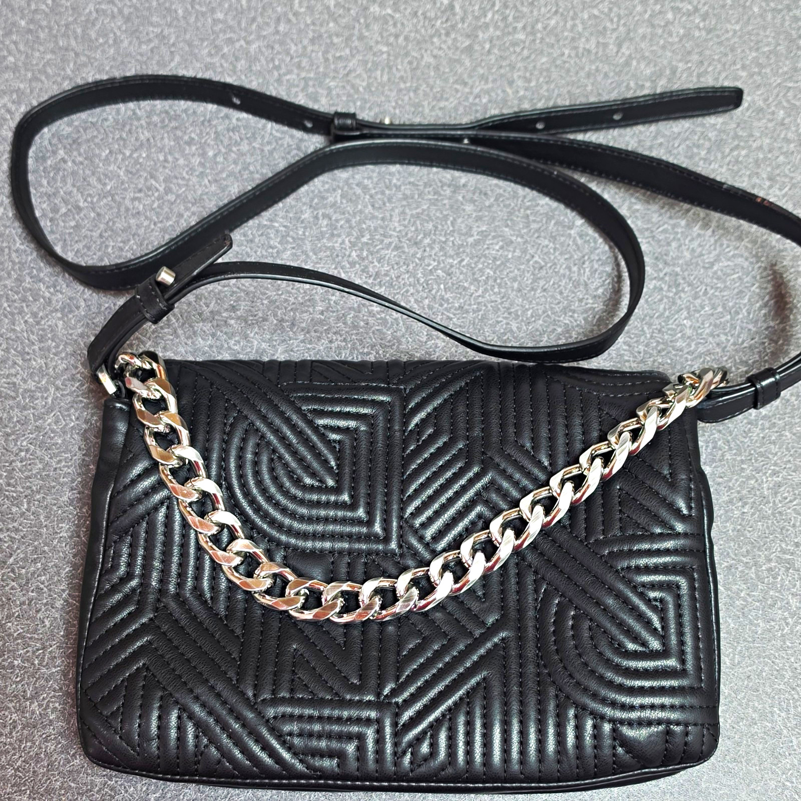 DKNY Black Quilted Crossbody Bag Zip Inner Pockets Silver Chain Detach Strap