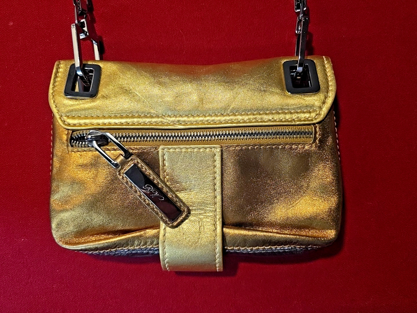 Roger Vivier Gold Leather Shoulder Bag Chrome Chain Italy Gorgeous Sophisticate