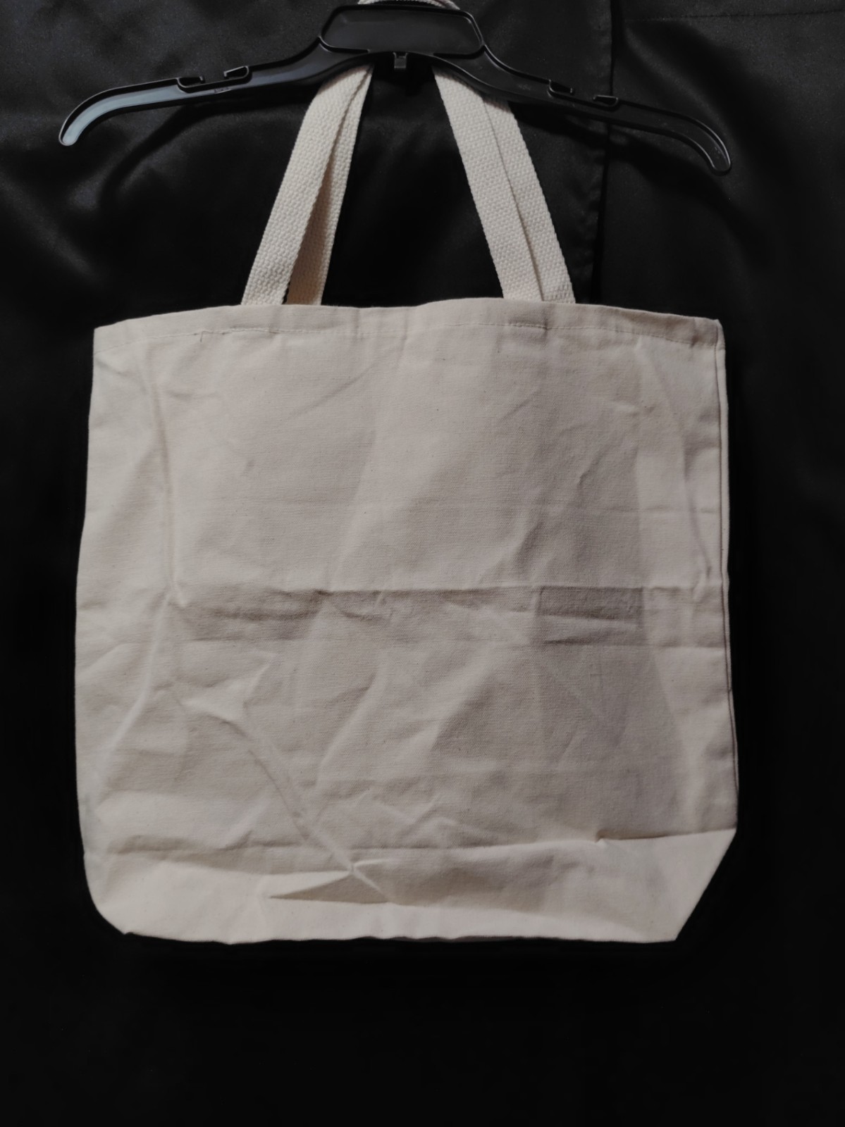 Tote with dolphins and sea turtles