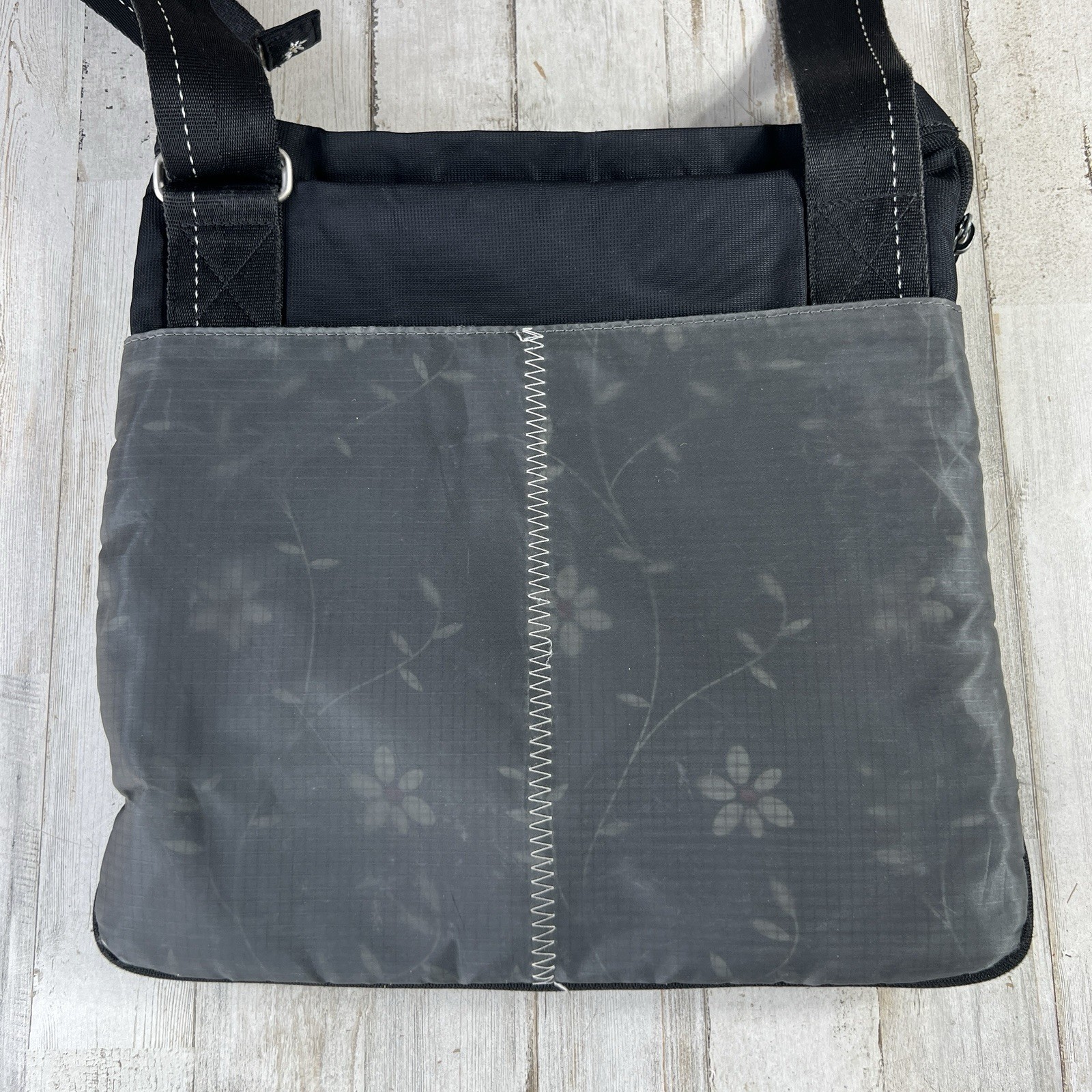Sherpani Le Black Gray Multi-Pocket Crossbody Bag Travel Purse Quilted USA Made