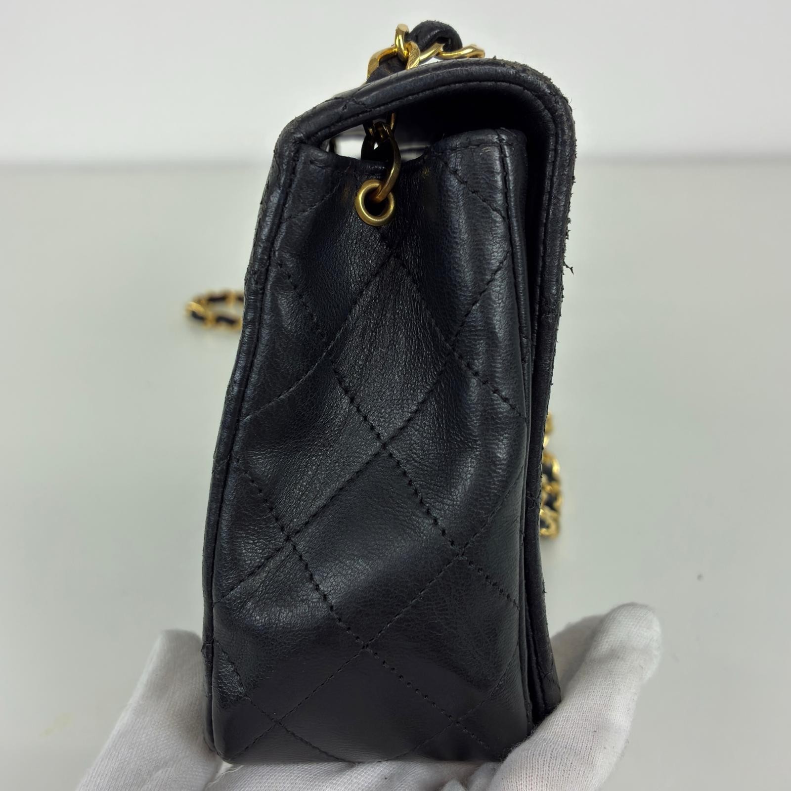 CHANEL Vintage Matelassé 25 Shoulder Bag leather black