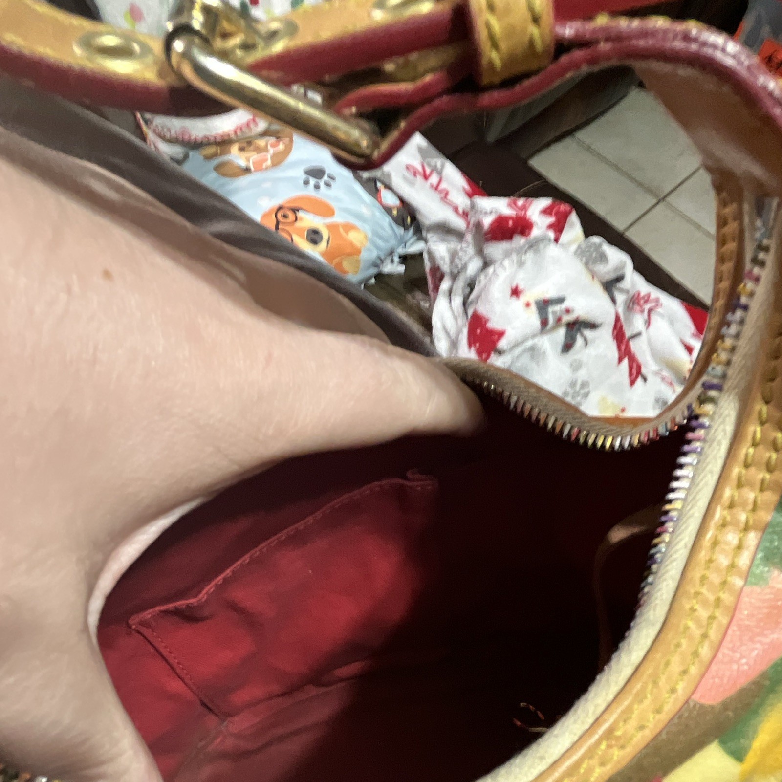 Dooney & Bourke Multicolor Logo Zip Shoulder Bag Lined Inner Pockets Gold