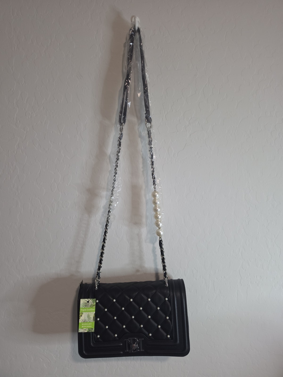 Badgley Mischka Black Quilted Pearl Crossbody Bag BM-4136 Vegan Leather NEW