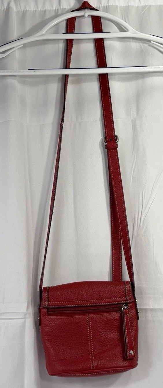 Isaac Mizrahi Live! Y2K Red Pebbled Leather Crossbody Bag Silver V-Clip Chevron