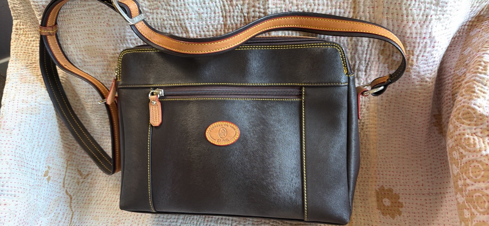 El Potro Brown Shoulder Bag Zip Closure Adjustable Strap Inner Pockets. Leather.