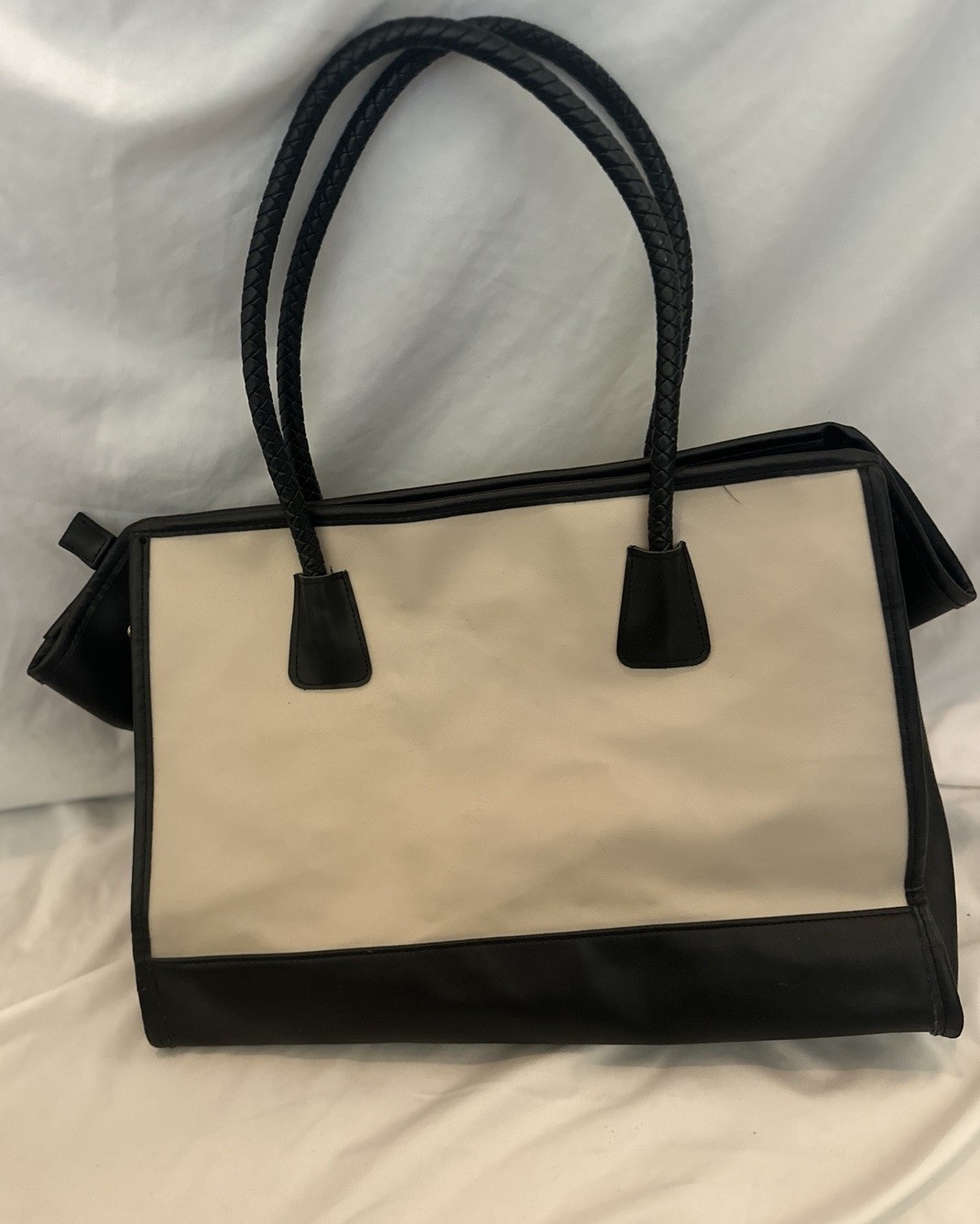 TANGER OUTLETS LARGE TOTE Purse Bag BLACK AND TAN – NEW No Tags