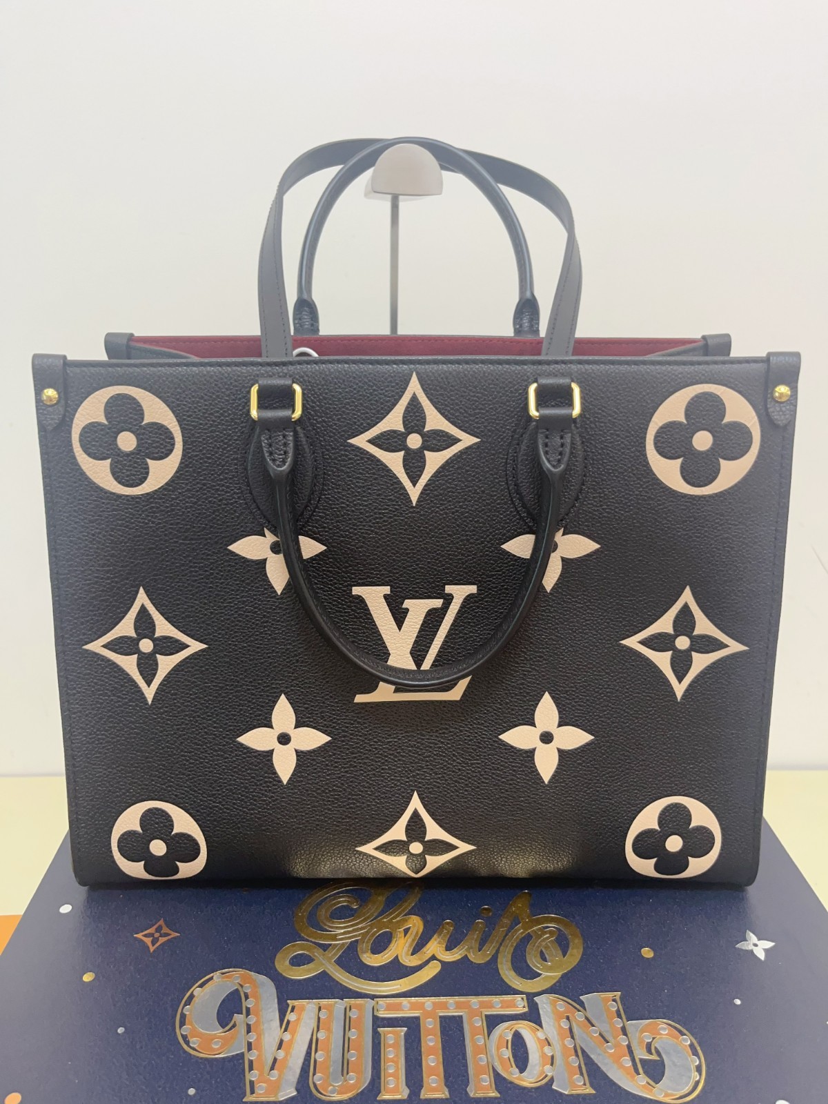 LOUIS VUITTON ONTHEGO Tote bag Black Pearl texture M45495