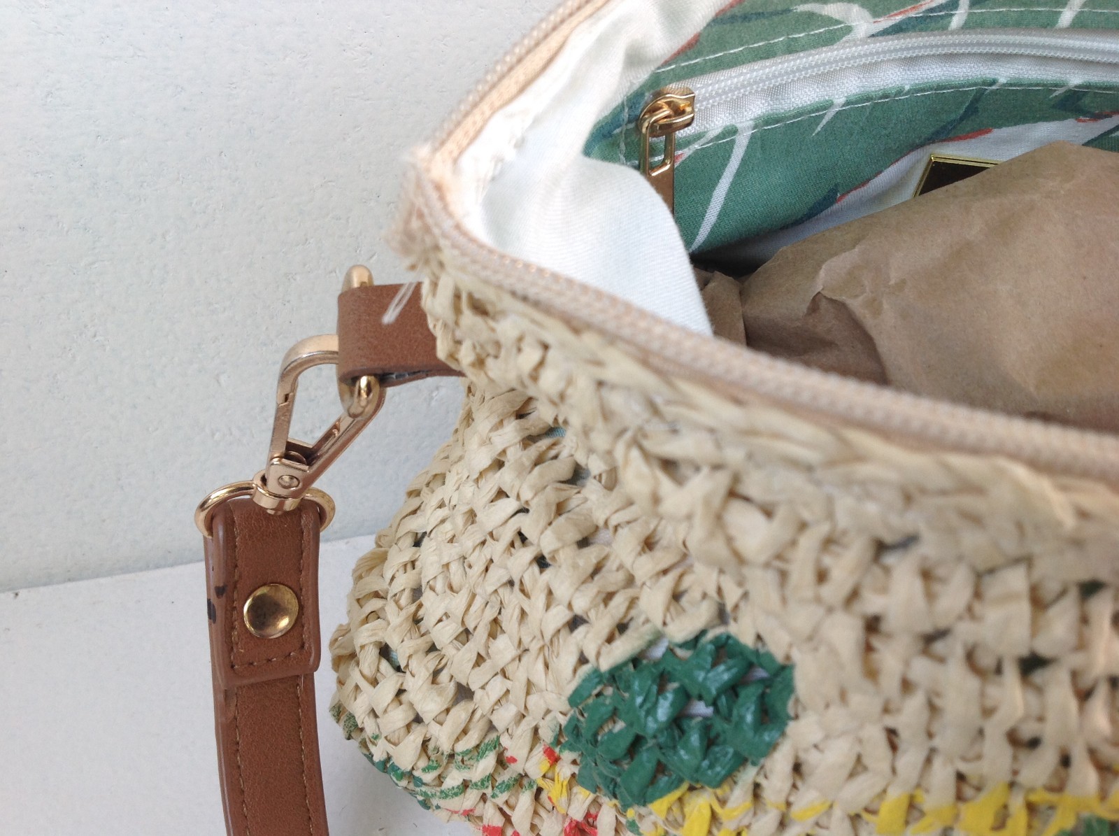 Tropical straw purse/handbag with shoulder strap *missing closing zipper*