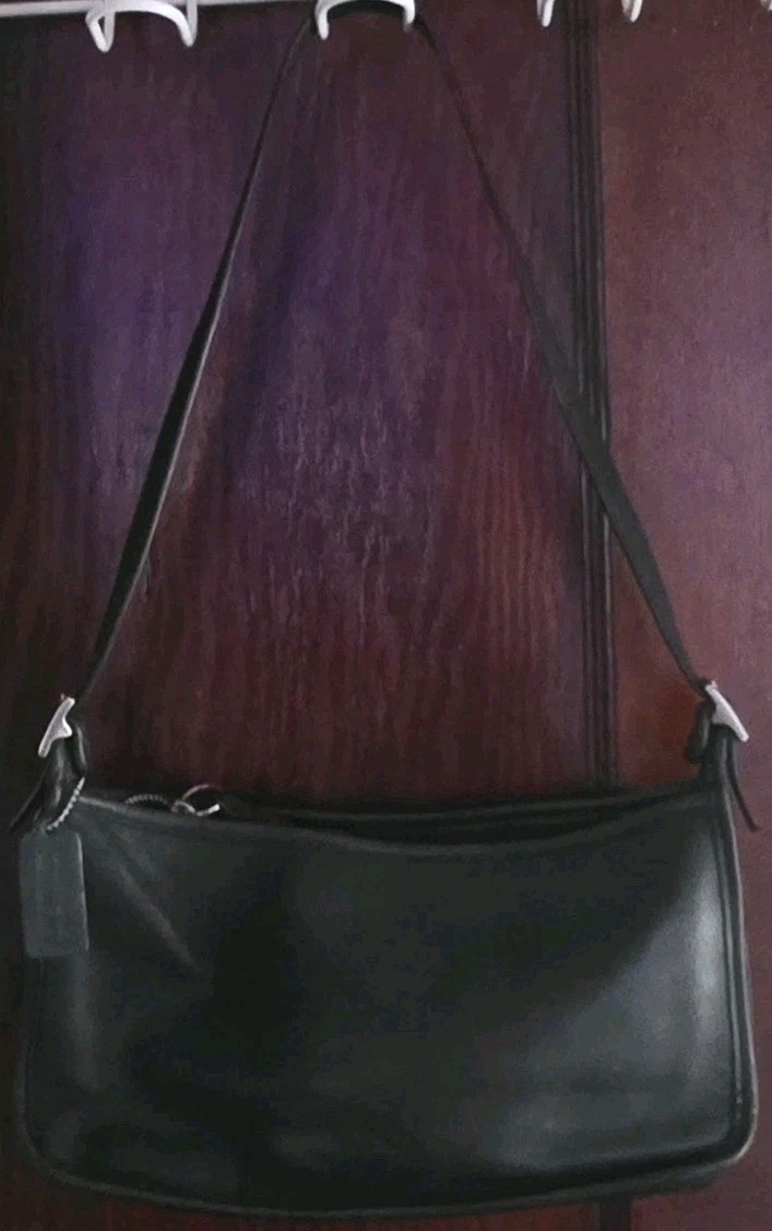 Vtg Audrey Coach black leather minimalist baguette shoulder Bag