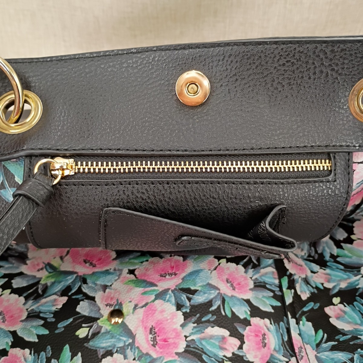 Steve Madden Bwilde Faux Leather Black Flat Tote Purse Pink Green Floral Big