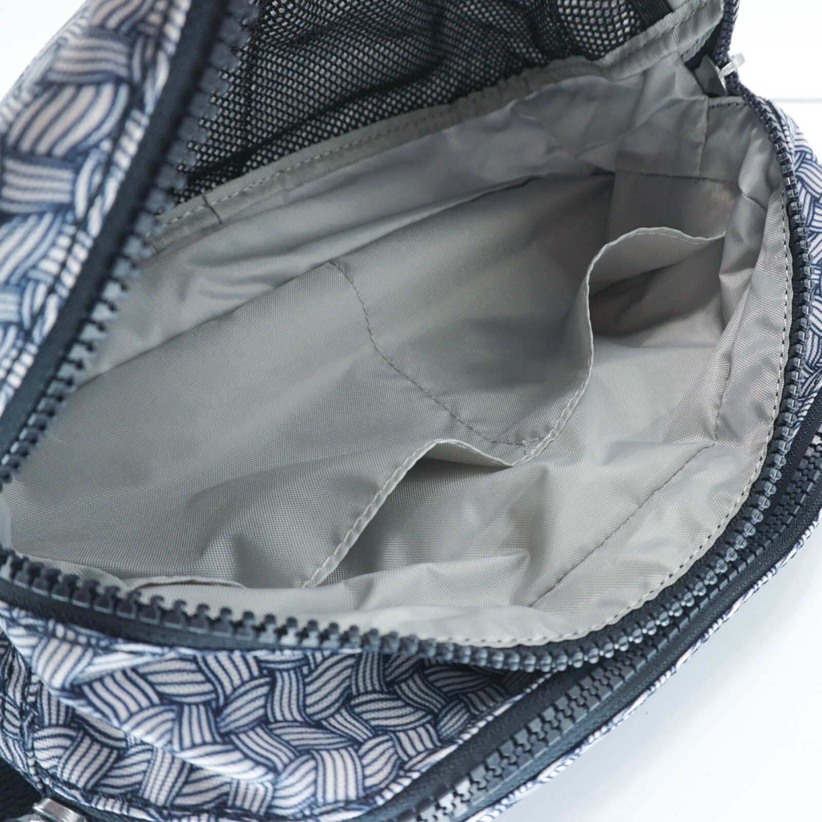Kipling Amalfi Toiletry Bag Cosmetic Case AC8278 Polyester Groovy Vines NWT $64