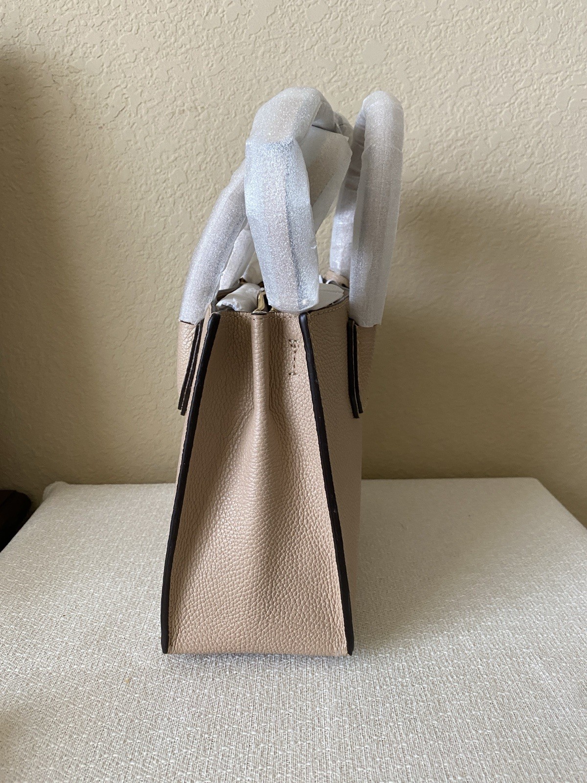 Michael Kors Studio Mercer Medium Messenger Crossbody Leather Bag Oyster