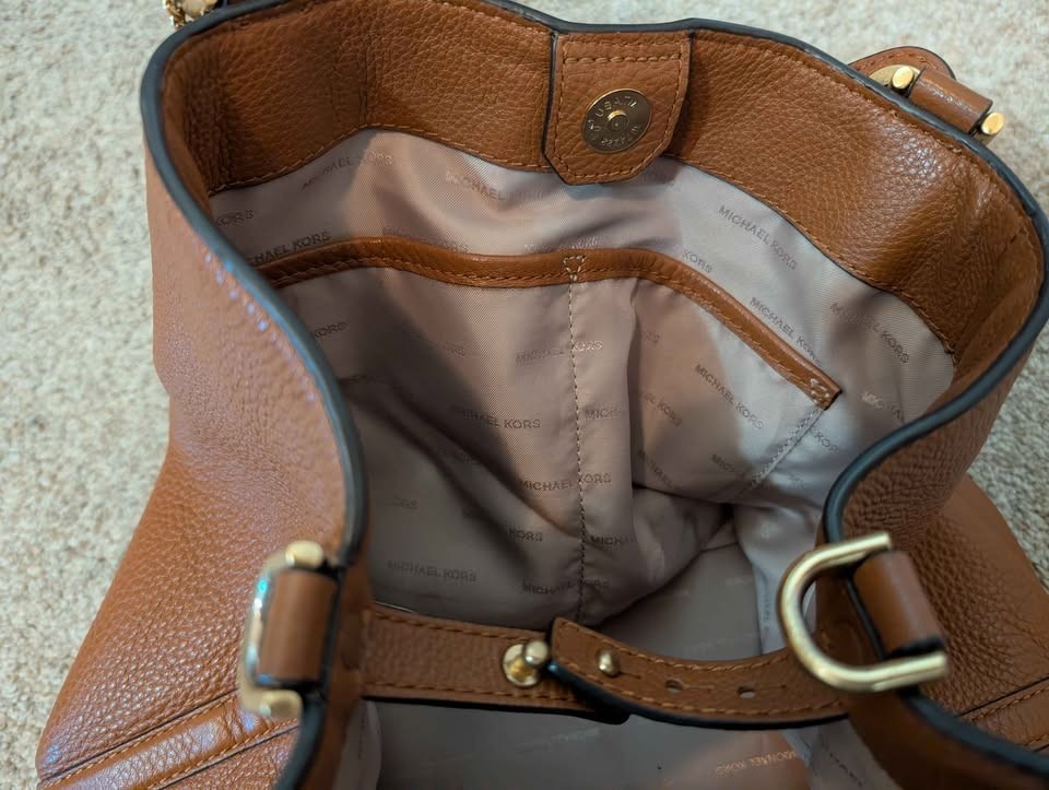 Michael Kors Medium Pebbled Leather Bucket Bag W/ Strap