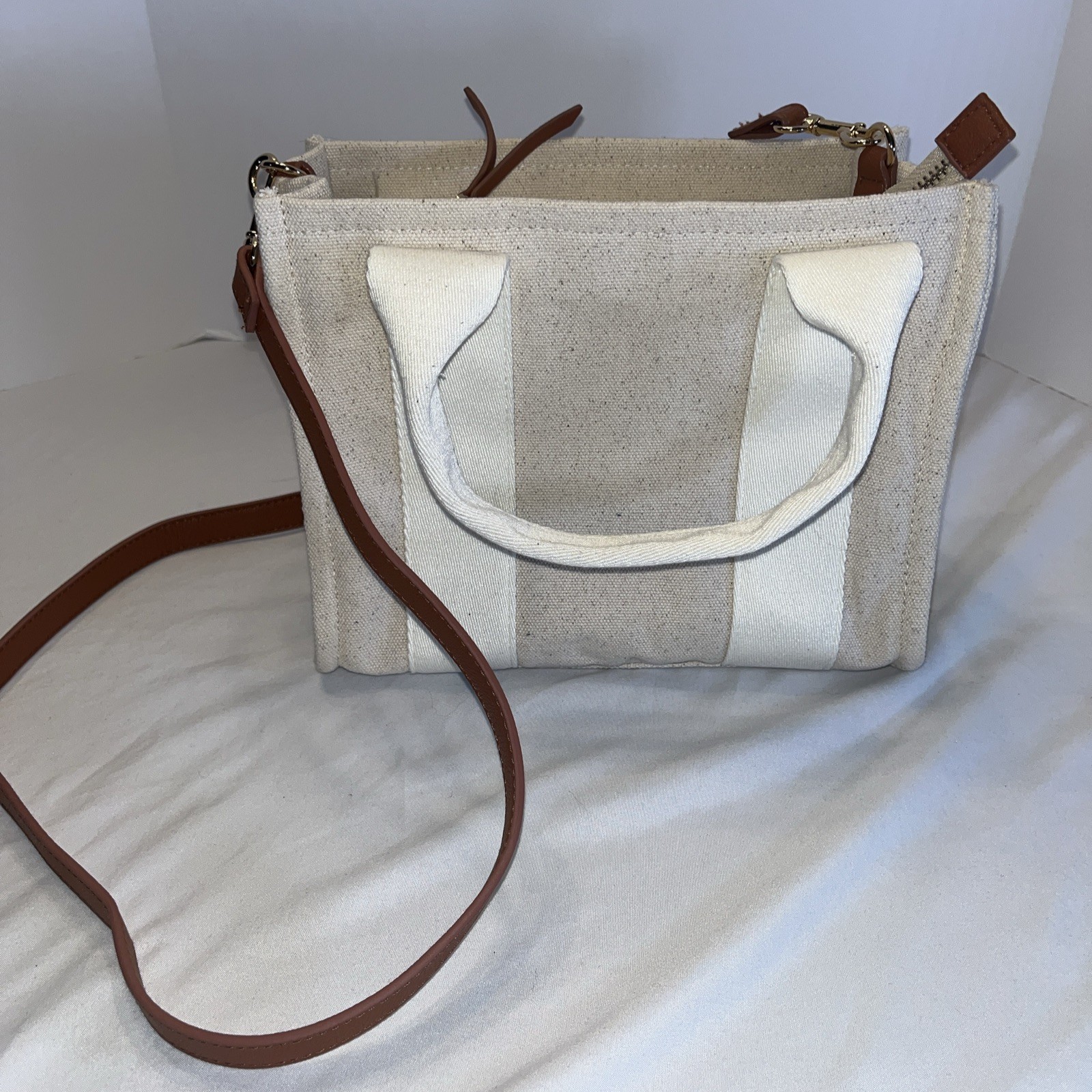 Universal Thread Cream Canvas Crossbody Purse Tote Zipper 9.5x8x5 Inches