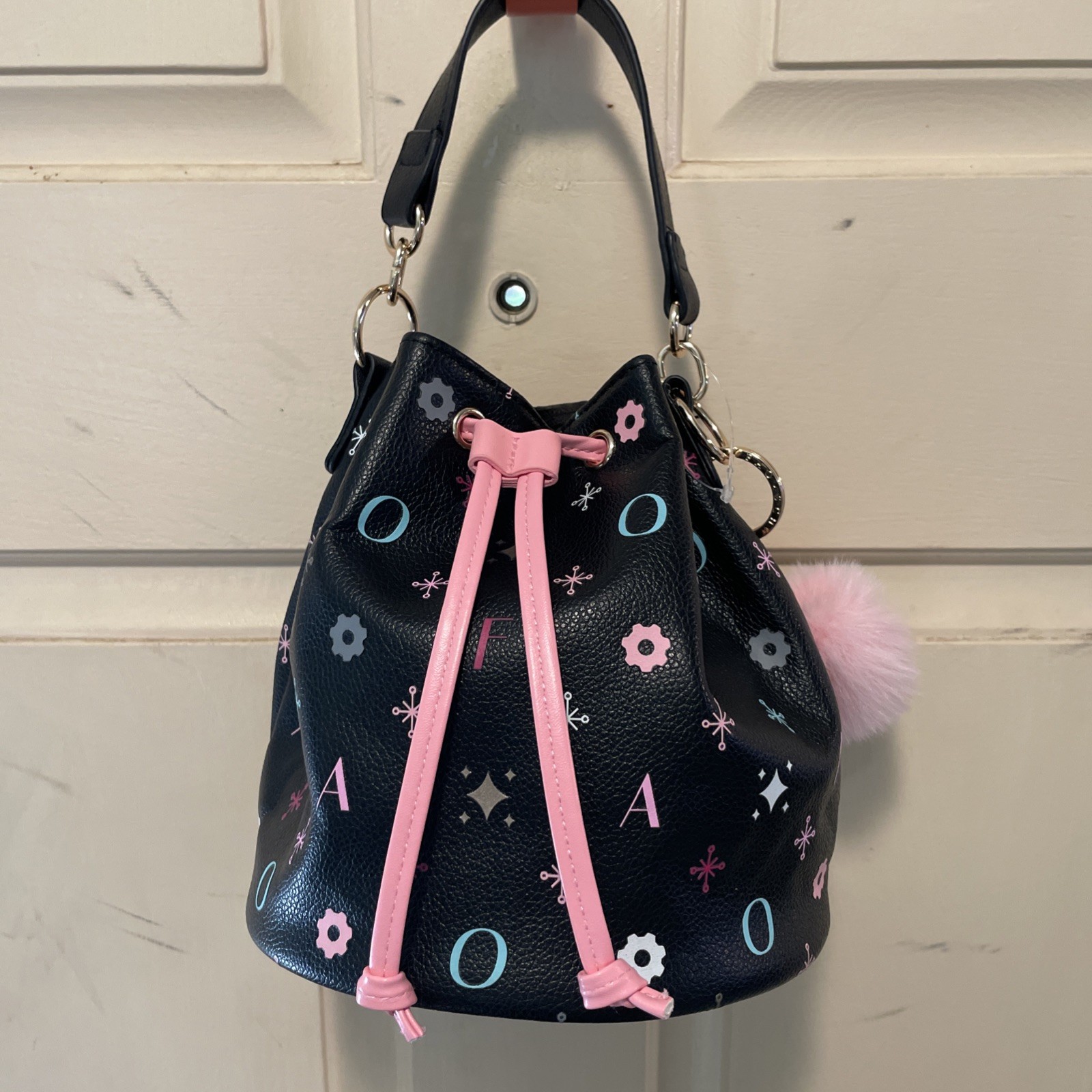 FAO Schwarz Prince St Bucket Bag Mini Purse Black w/ Pink Drawstring & Pom Keych