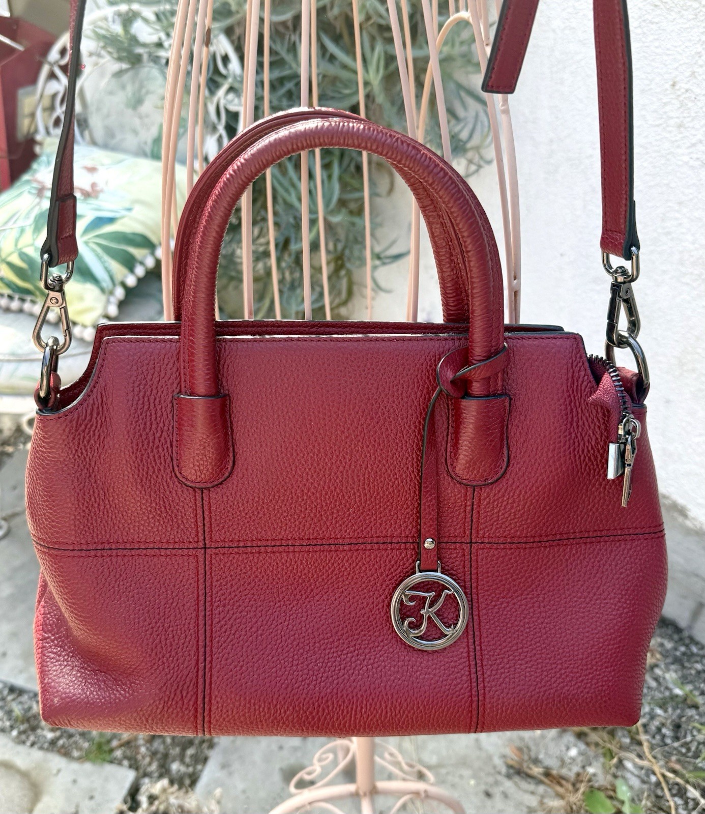 KATTEE Crimson Pebble LEATHER CROSSBODY/ 2 Handles/Pockets/ Feet EUC