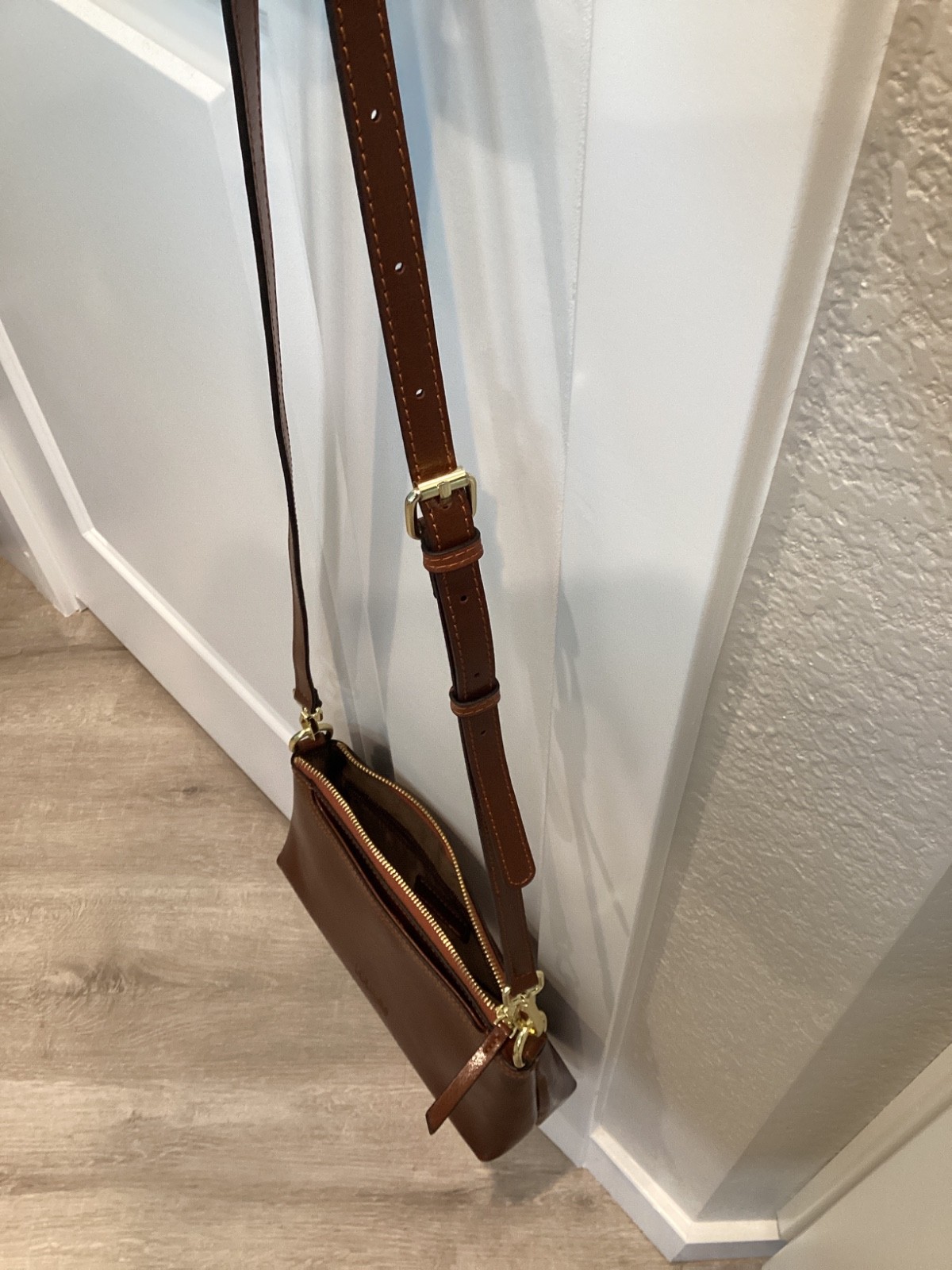 Kattee Leather Cognac Brown Crossbody Bag Purse w/ Adjustable Strap Zip Top