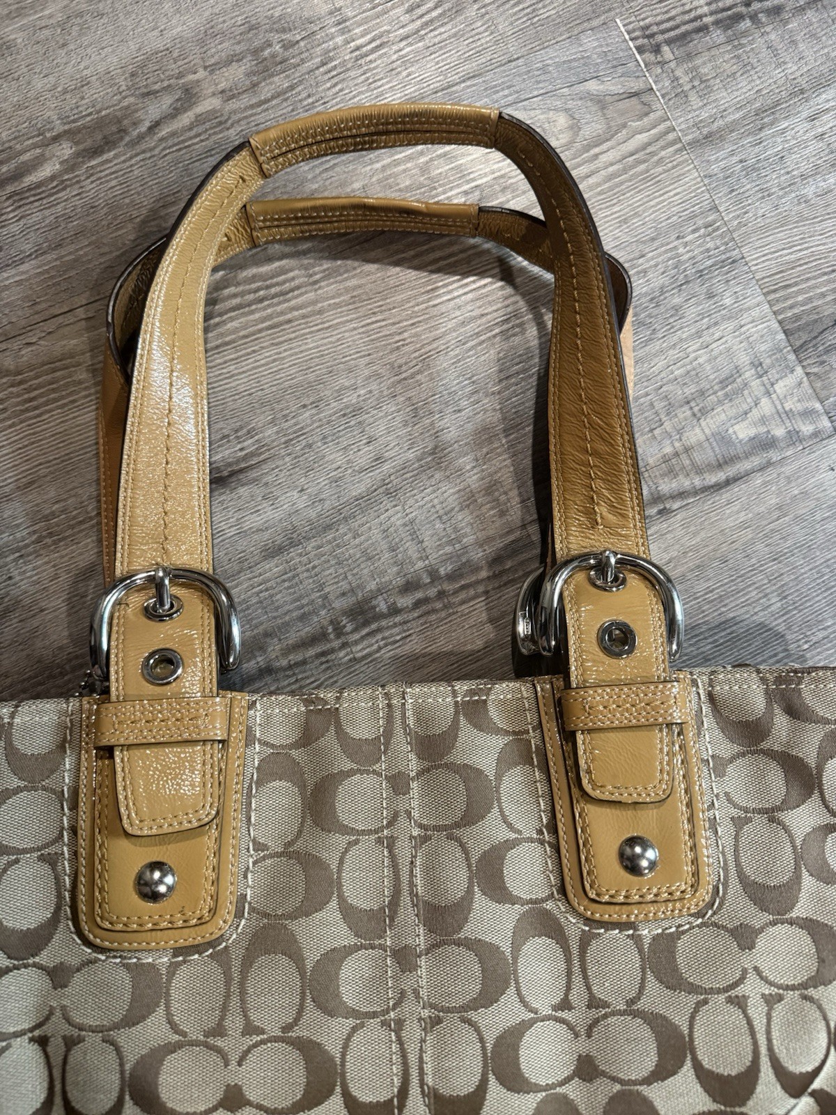 Coach Signature Soho C Logo Satchel Top Handle Bag Beige/Brown Zip Pockets Charm