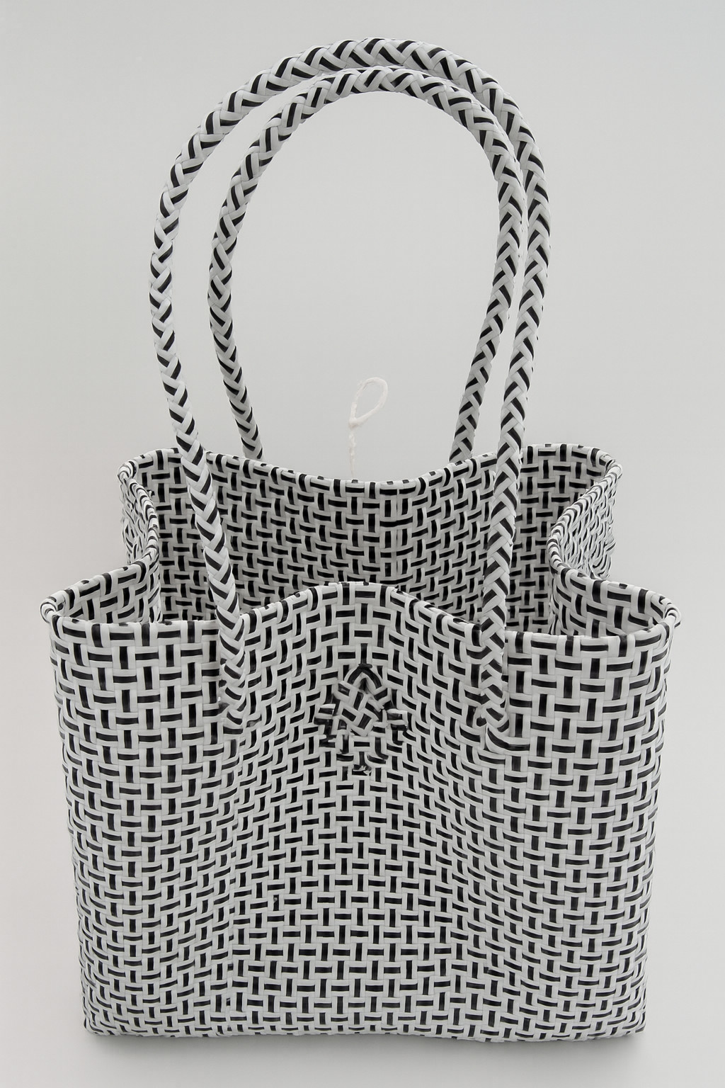Black & White Handwoven Tote Bag – Recycled Plastic – Eco-Friendly Market Beach