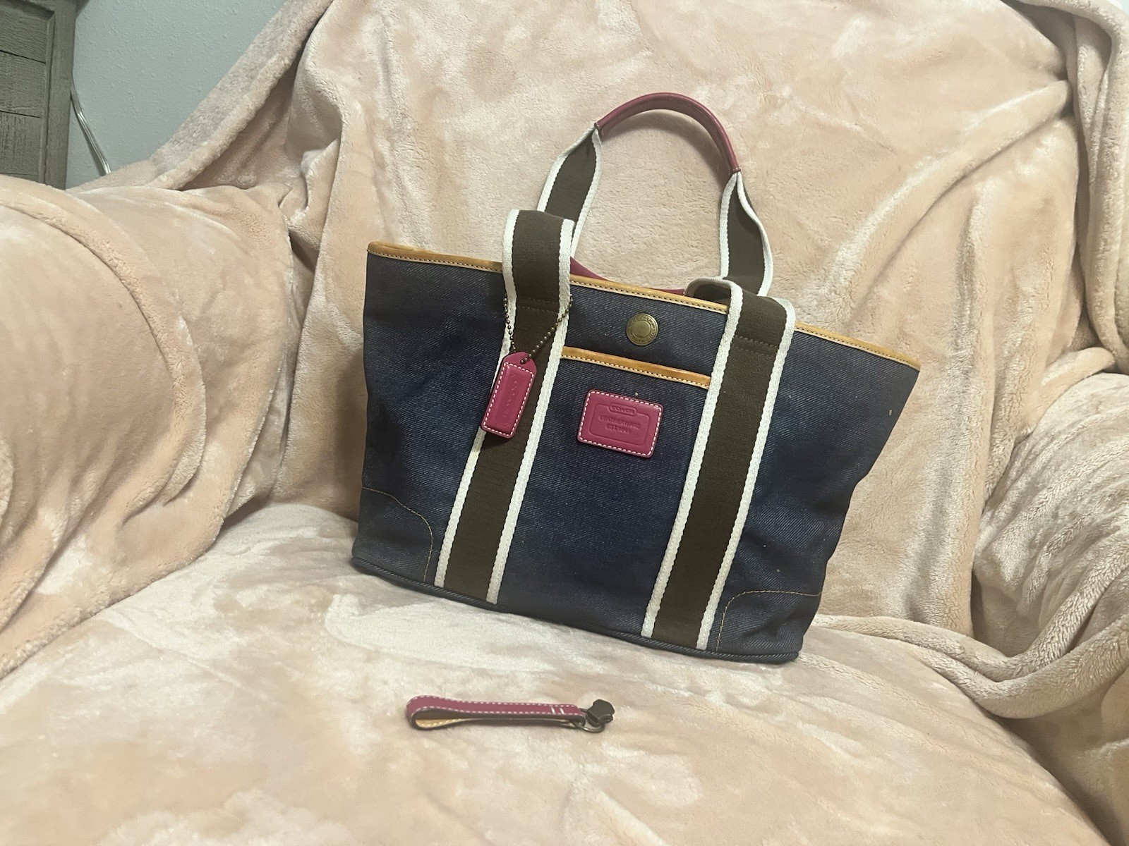 Coach Hampton Denim Tote Bag 4498 Leather Canvas Handles Pink Hang Tag