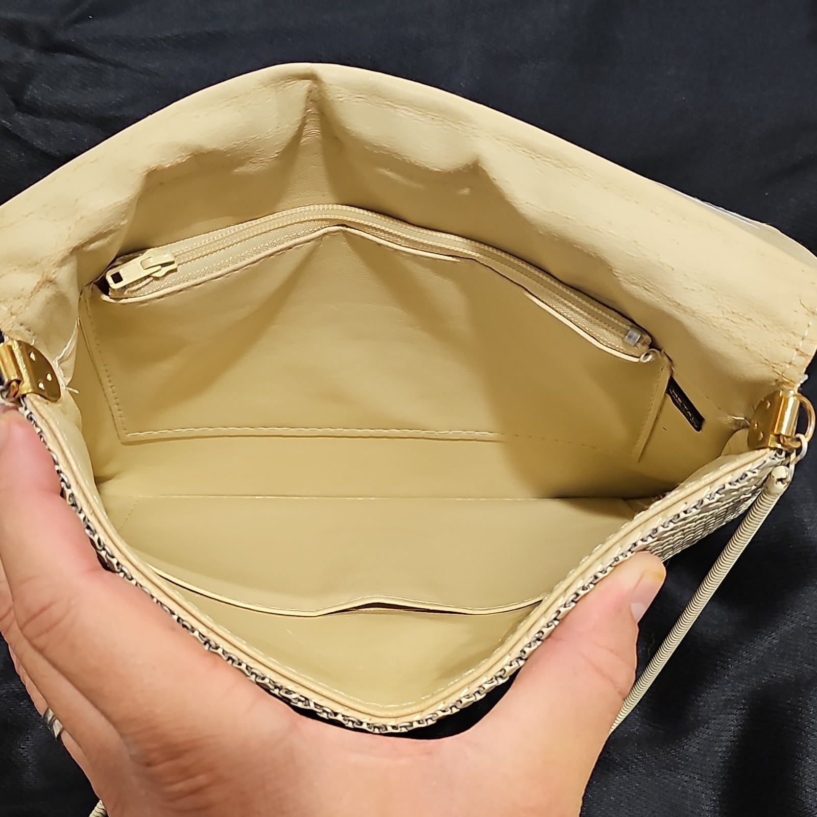 Metali Ivory Metal Mesh Shoulder Bag Turn Lock Zip Lined Inner Pockets Gold