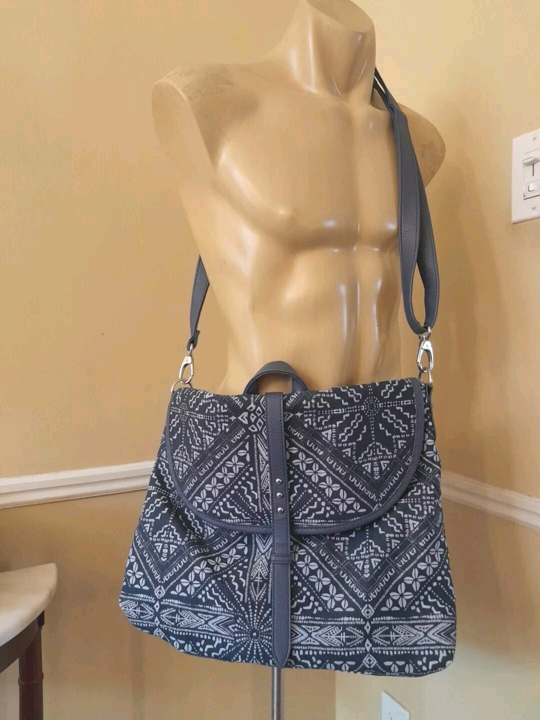 DSW Crown Vintage Blue backpack Tote Crossbody NWOT