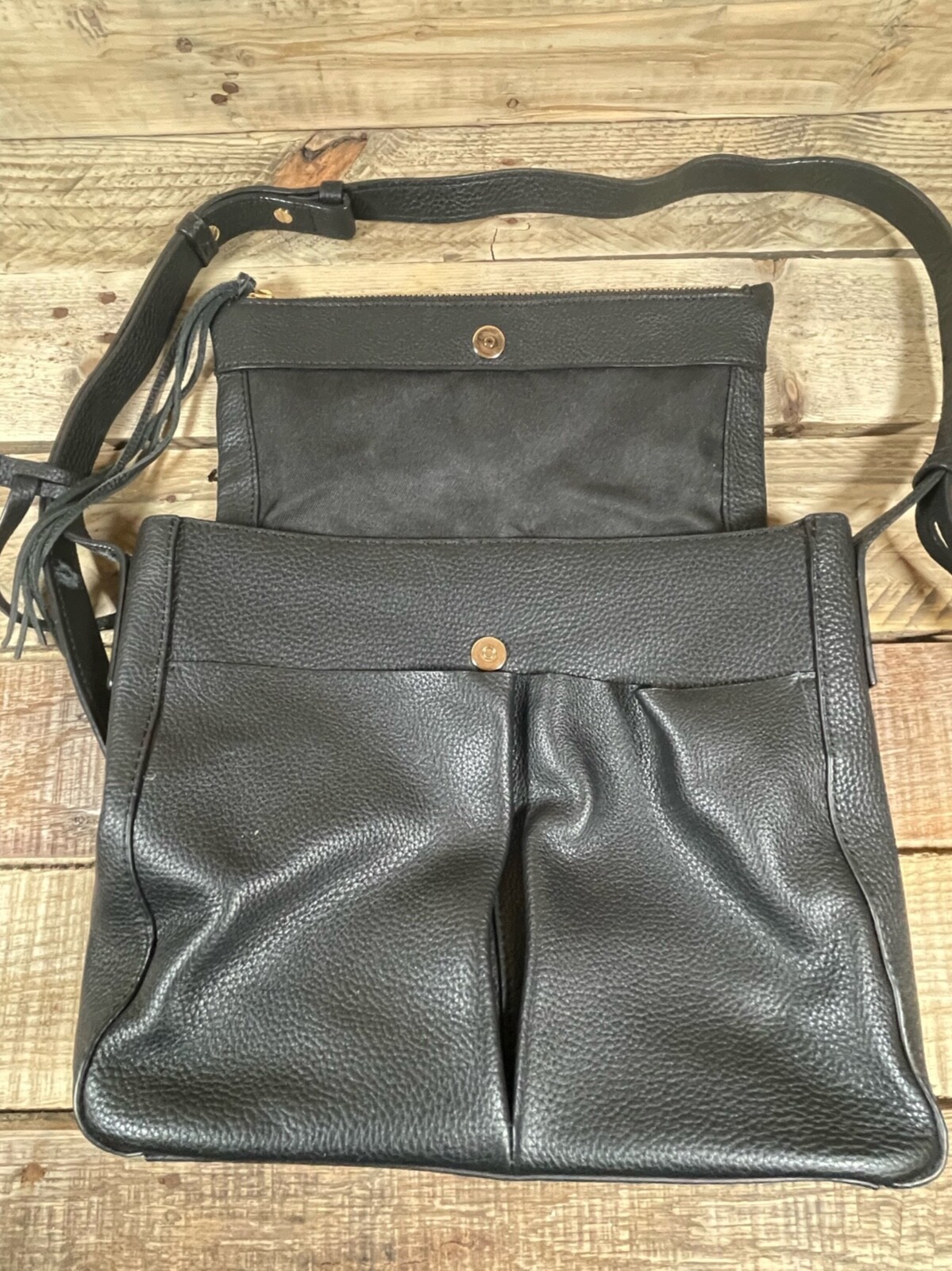 Vince Camuto VV Miles CB Handbag Shoulder Black Leather Pockets Fold Over Purse
