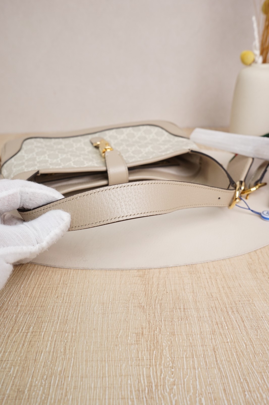 Gucci Jackie 1961 Medium Bag Oatmeal Beige Leather Piston Clasp TWO Straps