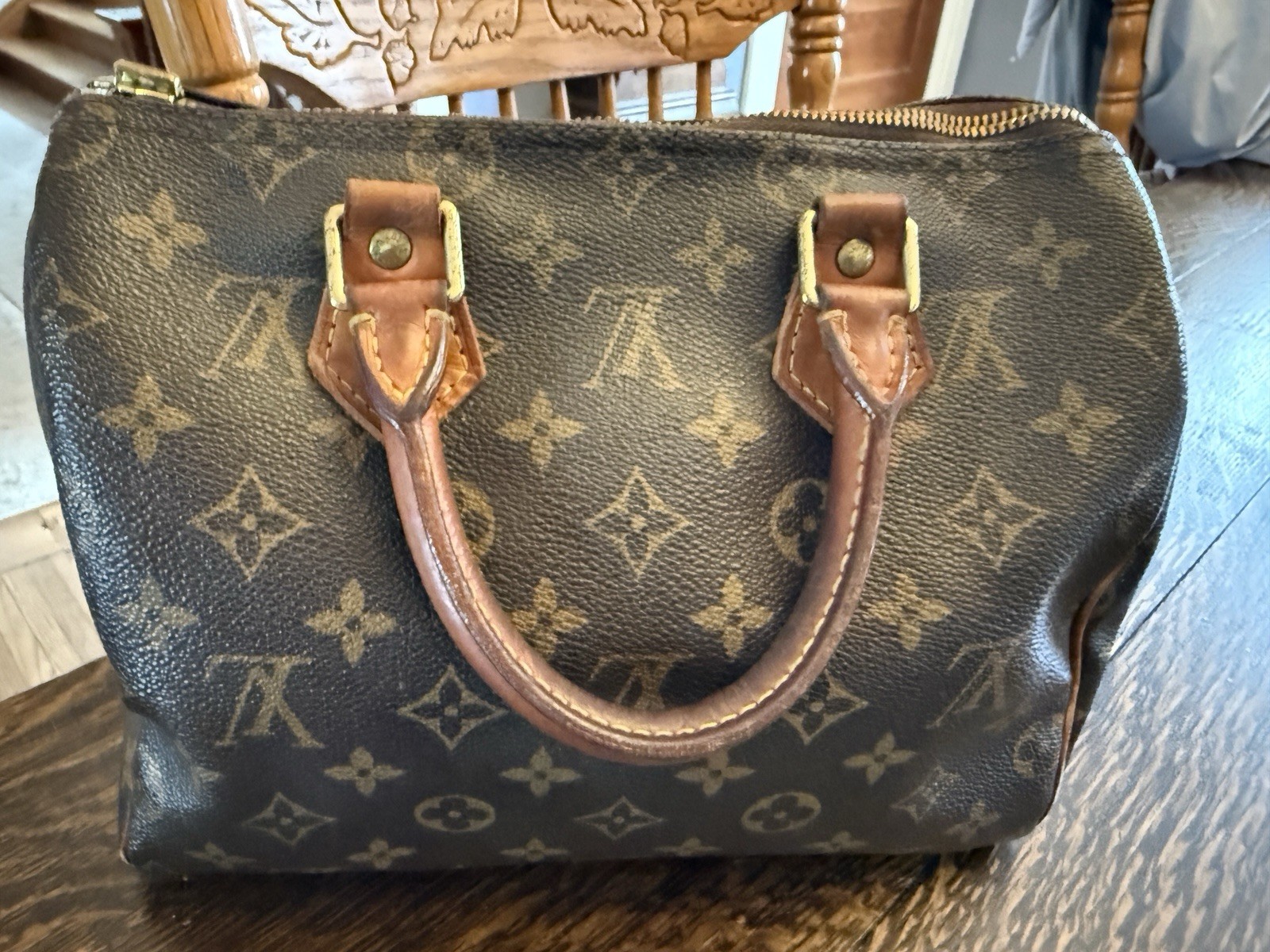 Authentic LOUIS VUITTON Speedy 25 Monogram Handbag