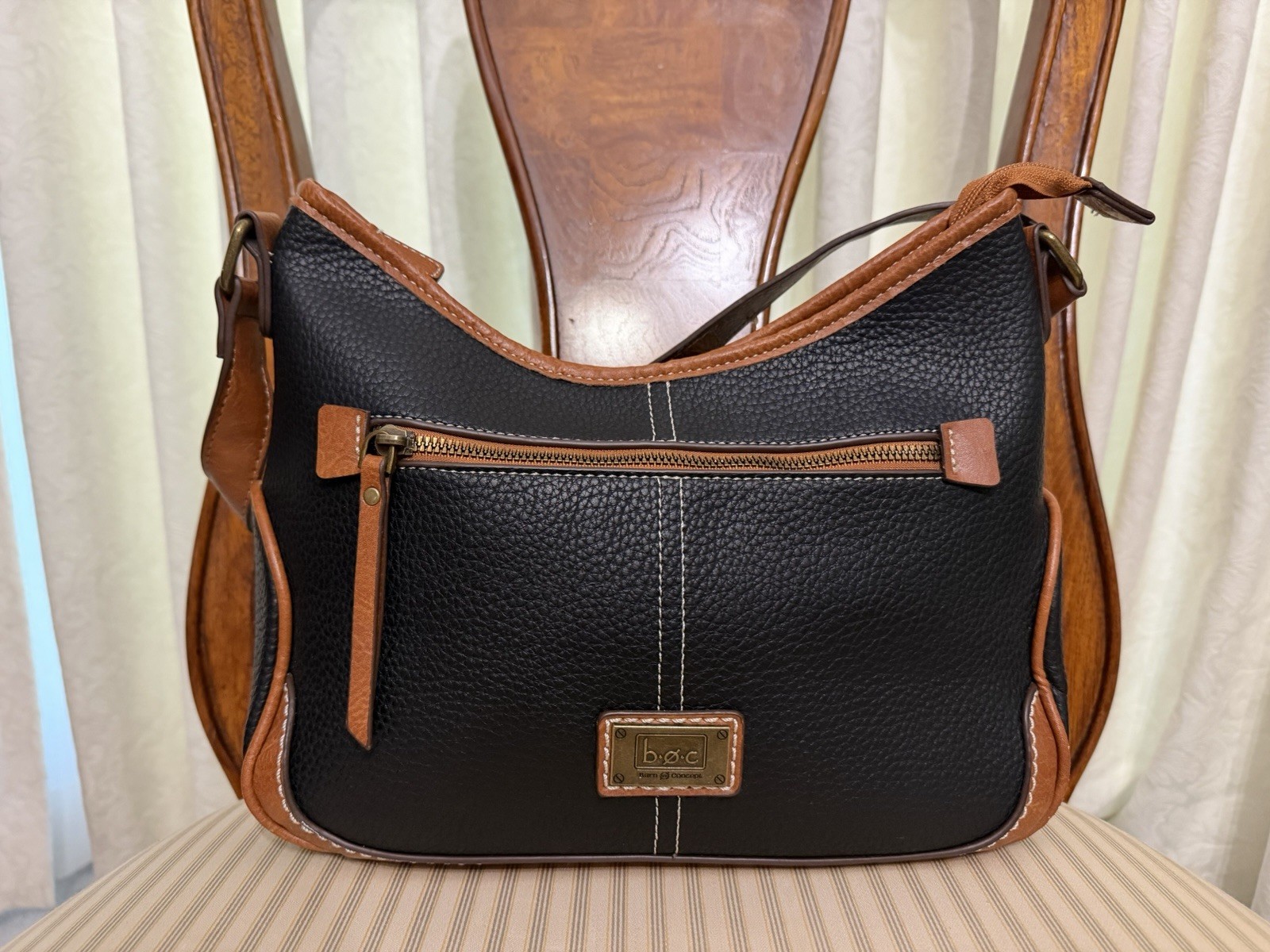 B.Ø.C Black/Brown Pebbled Shoulder Bag Zip Top Bronze Hardware Inner Pockets