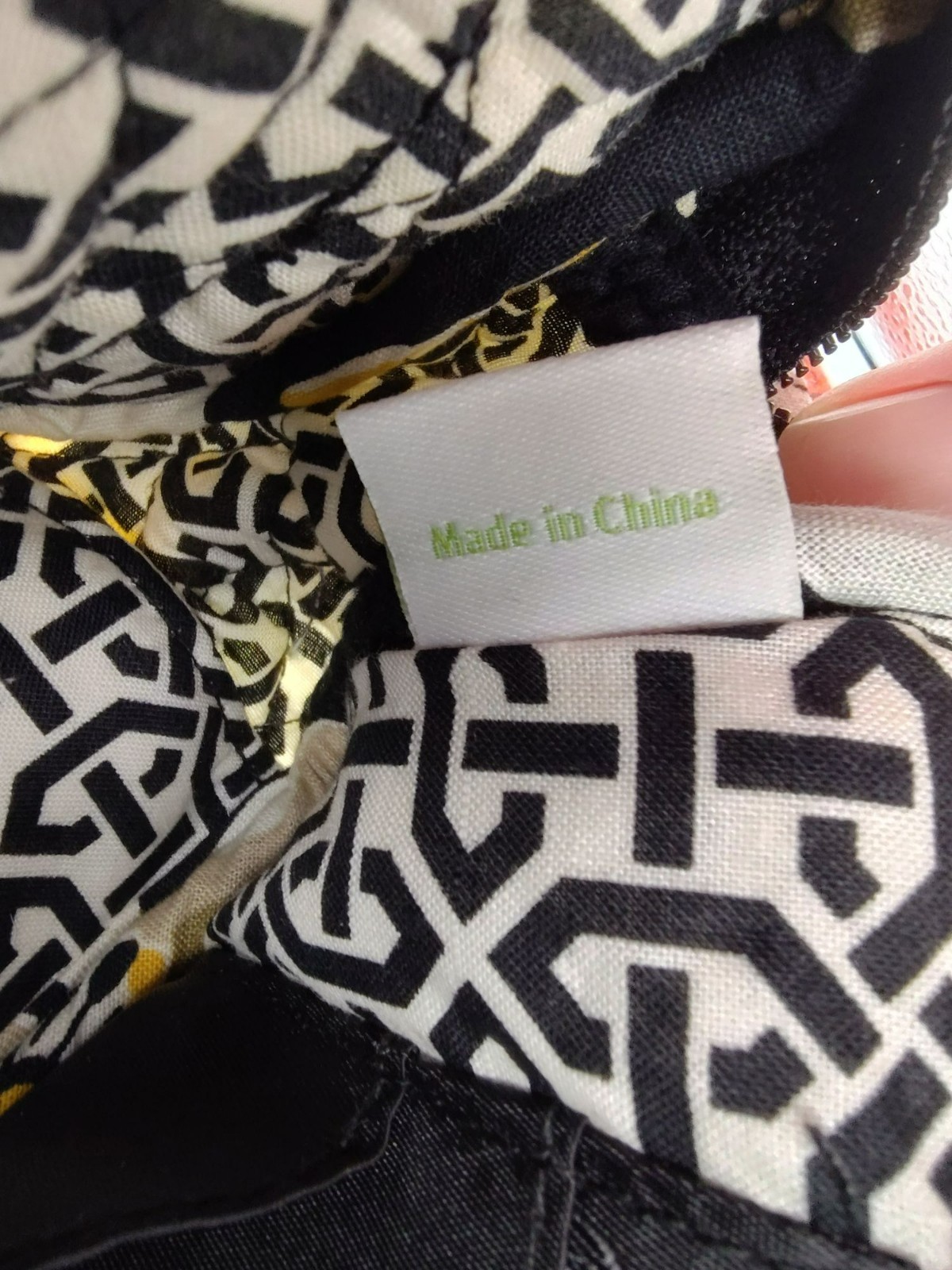 Vera Bradley Mini Chain Bag, Retired Dogwood Print, NWT, Yellow Black Green CUTE