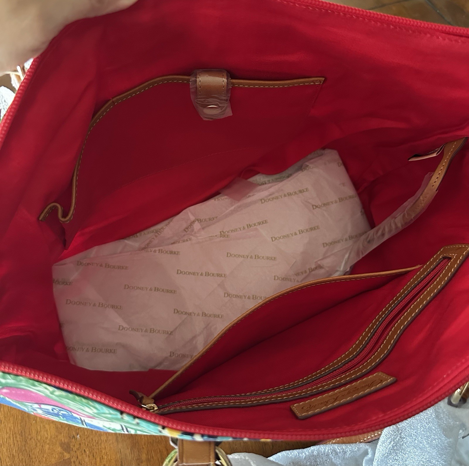 Dooney & Bourke Scenic Tote Multicolor Red Lined Gold Hardware Zip Detach Strap