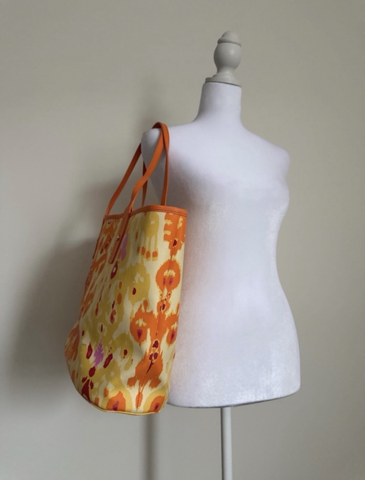 C. Wonder Large Ikat Tote Orange Yellow Purple Beige Snap Closure Lined Logo