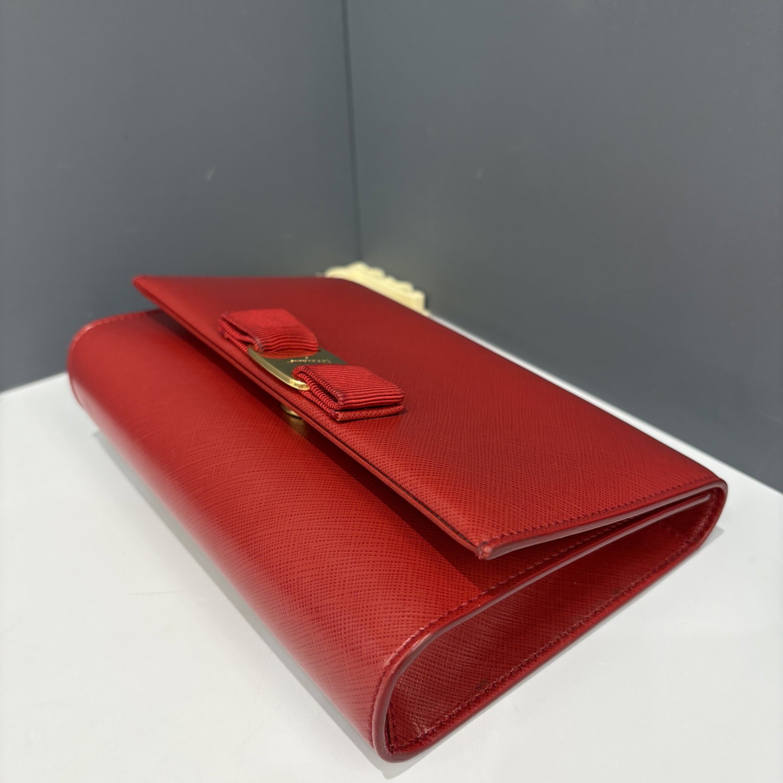Salvatore Ferragamo Miss Vara Bow Crossbody Bag Saffiano Calfskin (dl051626a5)