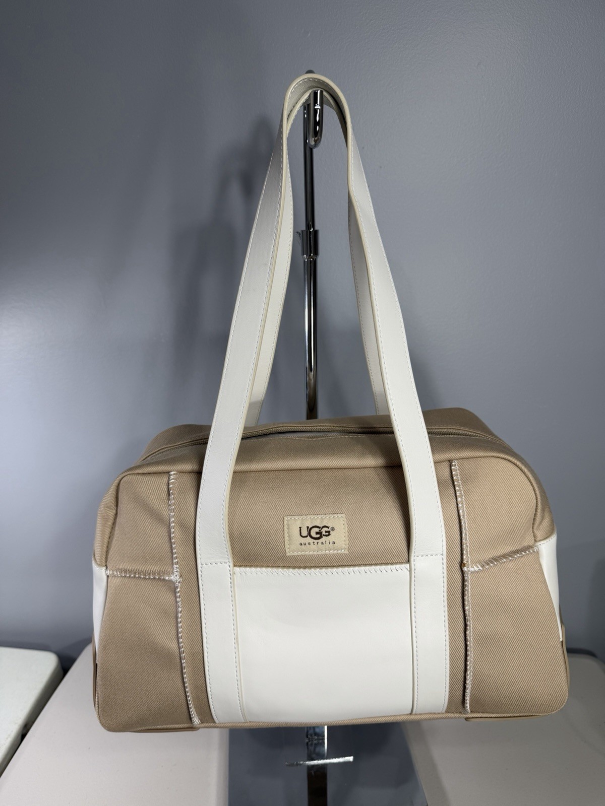 UGG Australia Medium Beige & White Zip Shoulder Bag Silver Hardware Dust Bag