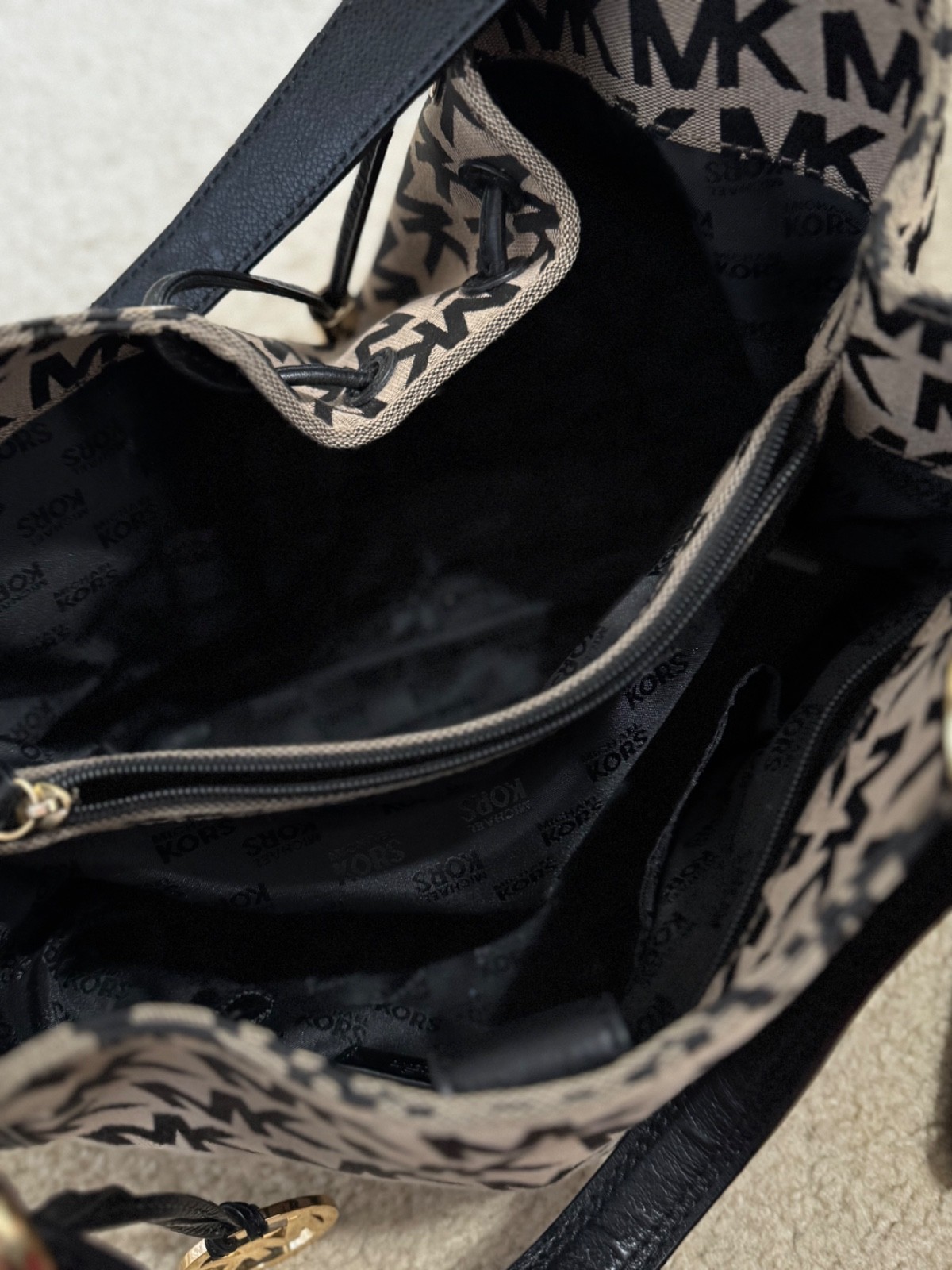 Michael Kors Signature Jacquard Ludlow Large Shoulder Bag in Beige/Black / Black