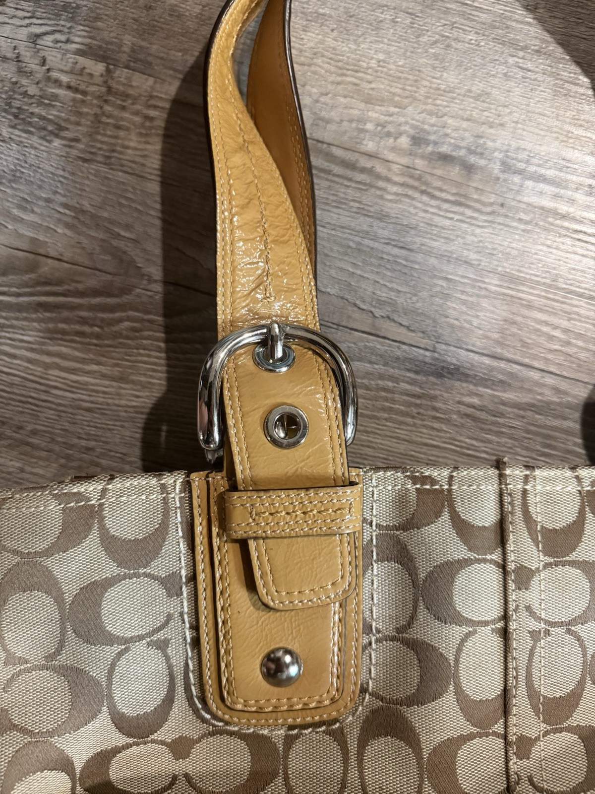 Coach Signature Soho C Logo Satchel Top Handle Bag Beige/Brown Zip Pockets Charm