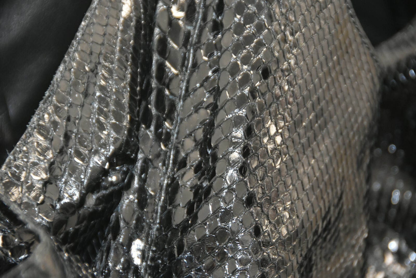 $4495 NEW Valentino Shoulder Shiny EXOTIC PYTHON NUAGE BOW HOGO Bag Black