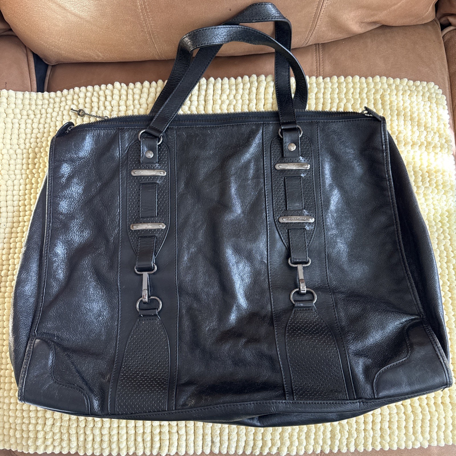Authentic Balenciaga Vintage Flat Hook, Black leather Tote/Handbag 156428•1669