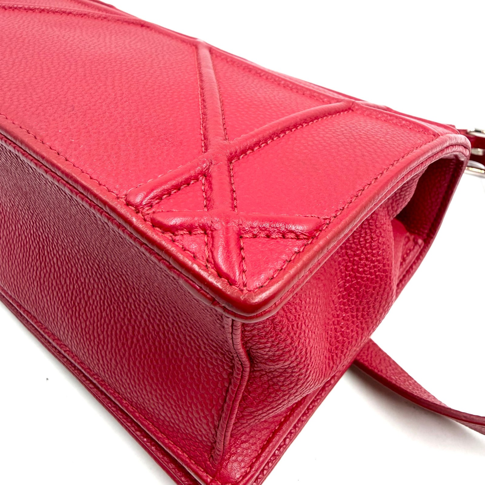 Pre-Owned Dior Classic Diorama series red leather shoulder bag