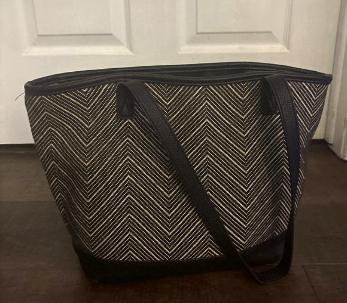 Thirty one Black & White Chevron Zip-Top Tote Shoulder Bag