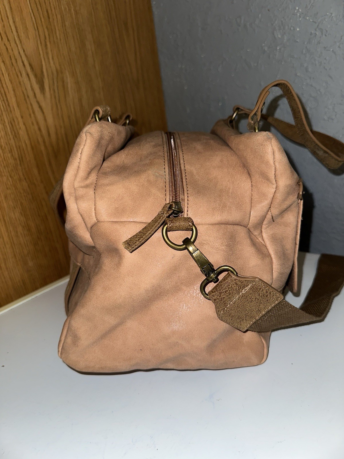 maurices Tan Crossbody Bag Zip Top Gold Hardware Lined Inner Pockets