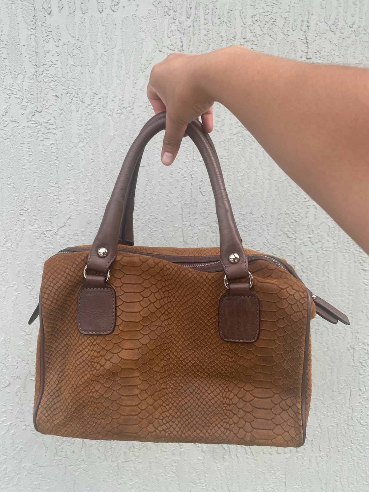 INNUĒ MADE IN ITALY brown Croc Embossed SUEDE LEATHER Satchel handbag