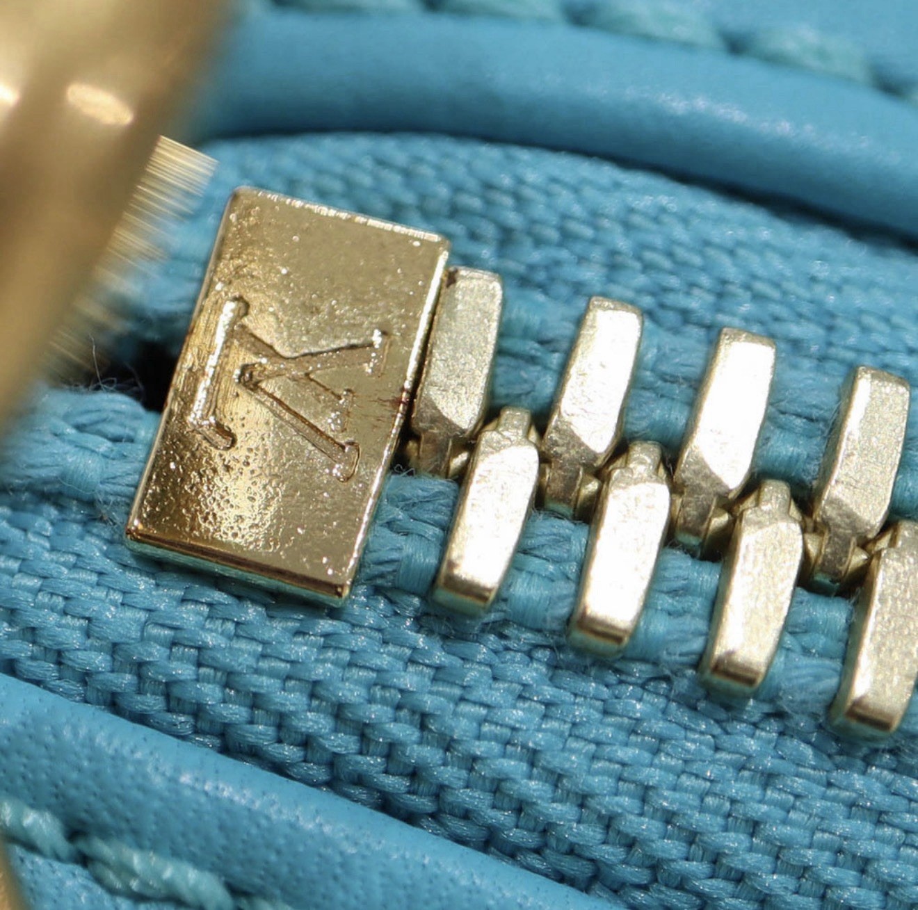 Louis Vuitton Speedy P9 Bandoulière 25 in Turquoise Refurbished Excellent
