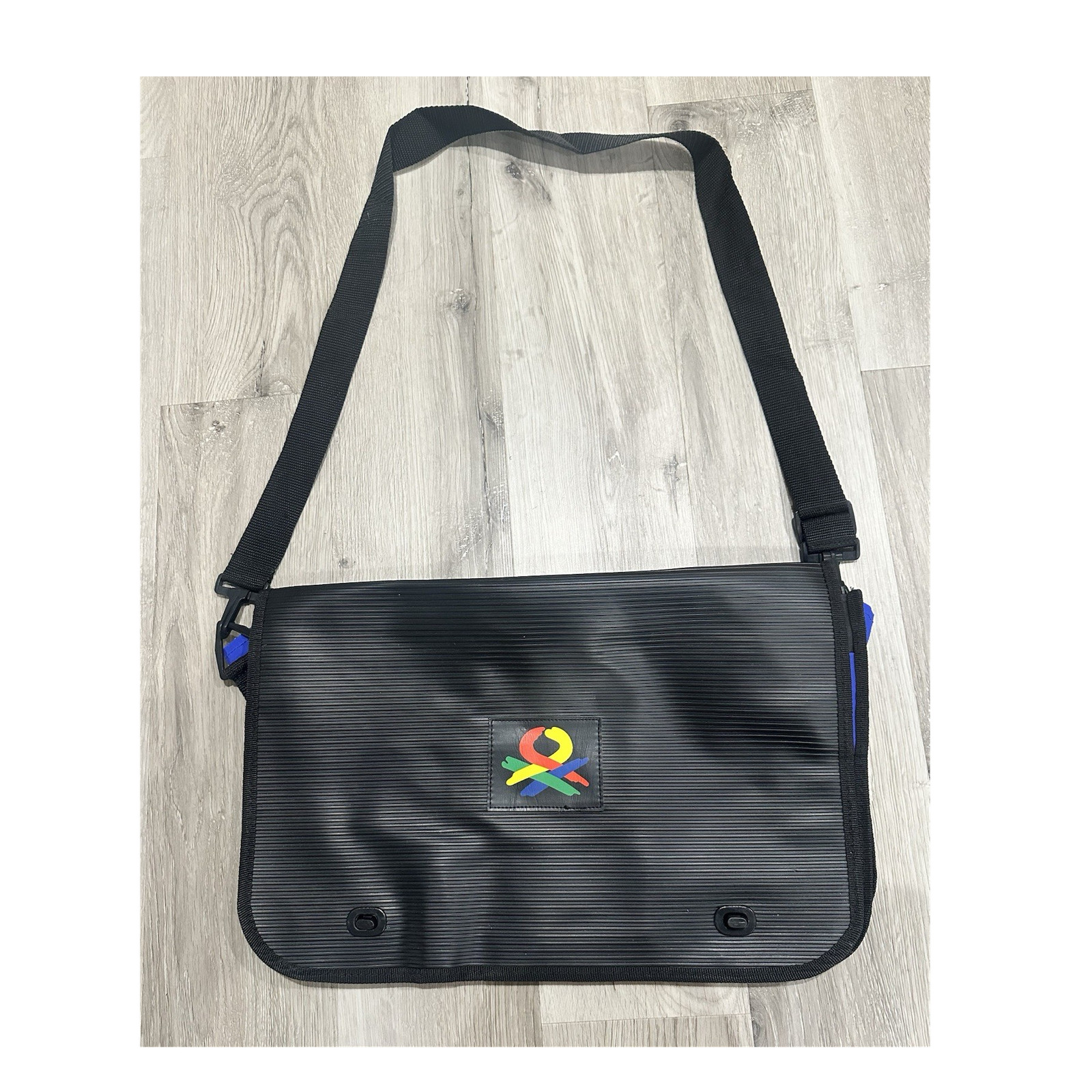 Rare Vintage 90s United Colors of Benetton Messenger Bag – Black